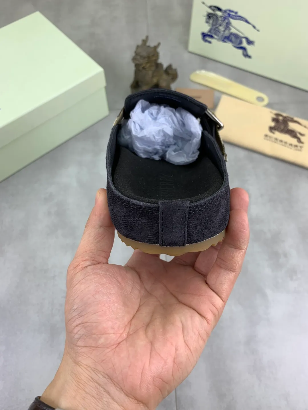 Men's Men's Shoes 💰P620 💰【New Style】Top Version 🆘【Burberry】New Burberry Slippers are on the market with perfect workmanship! 🔥Perfect shape and top quality🙈Non-slip and wear-resistant high-end rubber outsole👣Versatile and comfortable shoes, standard size: 39-45 (38 46 customized) 5️⃣colors available Top-quality packaging